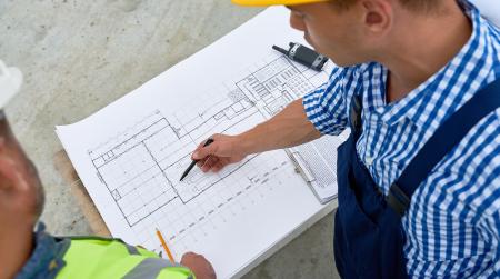 Hommes sur un chantier